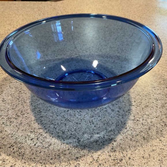Pyrex Cobalt Blue 1.5L (1.59qt.) Bowl - Picture 2 of 3